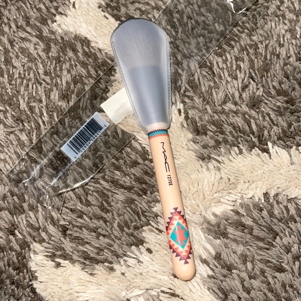New Limited Edition MAC Tribal 127SE Brush